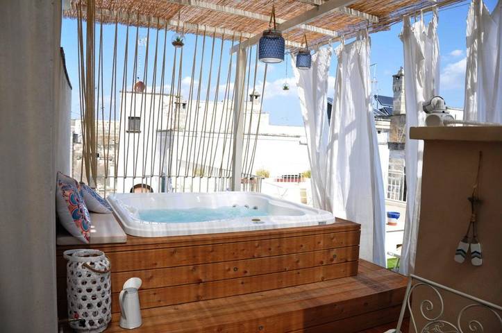Appartamento per 5 persone, con Balcone e Terrazza nonché Idromassaggio e Piscina a Leverano
