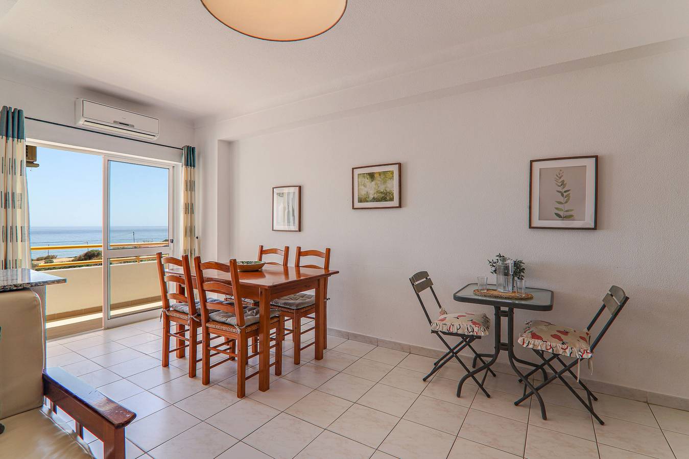 Ganze Wohnung, Apt. Estrela 304 – Direkt am Strand, Meerblick, mit Pool, Klimaanlage und Wlan in Armação de Pêra (costa), Armação de Pera