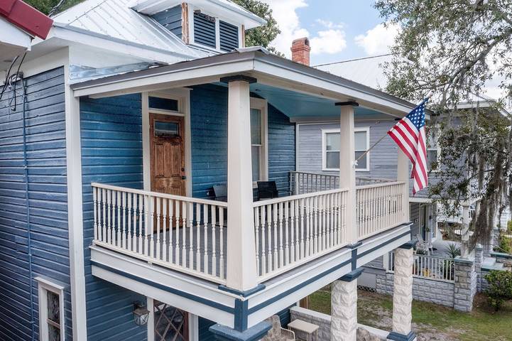 Vacation rental for 9 people, with yard and balcony, with pets in Jacksonville