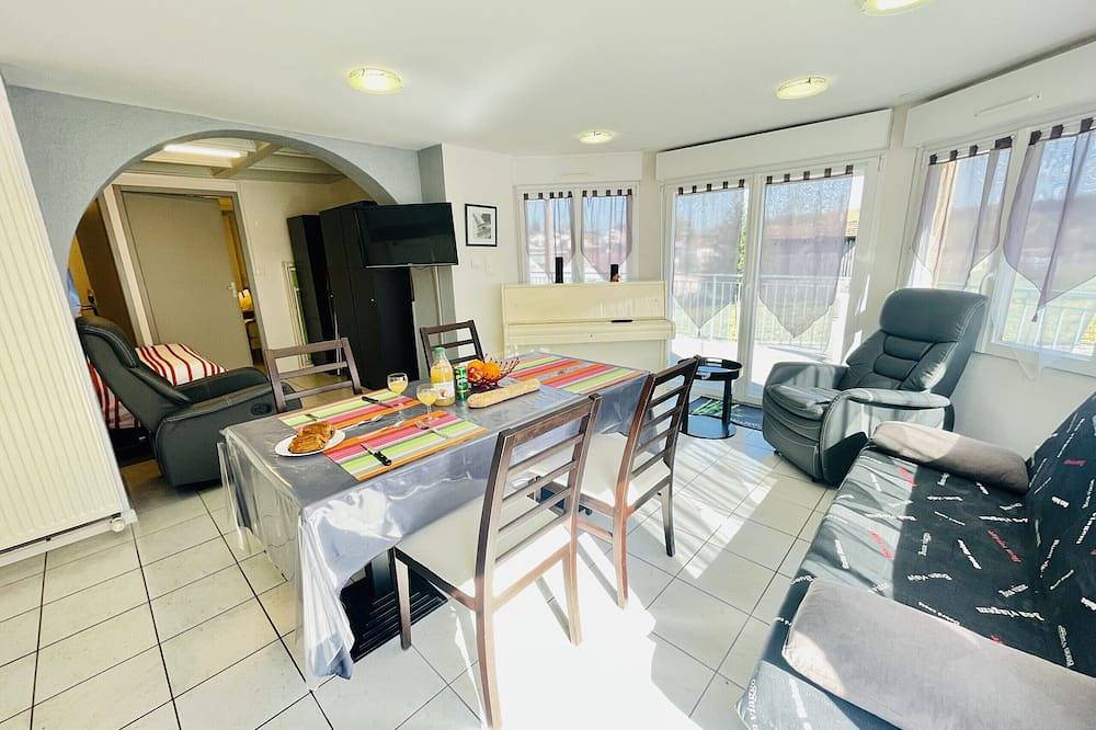 Apartamento entero, Henry 4: Charming flat with terrace (and parking) in La Vôge-les-Bains, Doyenné de la Vôge