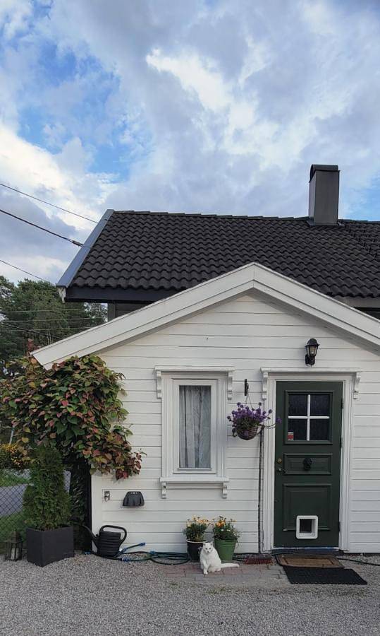 Øya husrom-fredelig sted nær E6-enkeltsenger in Sarpsborg