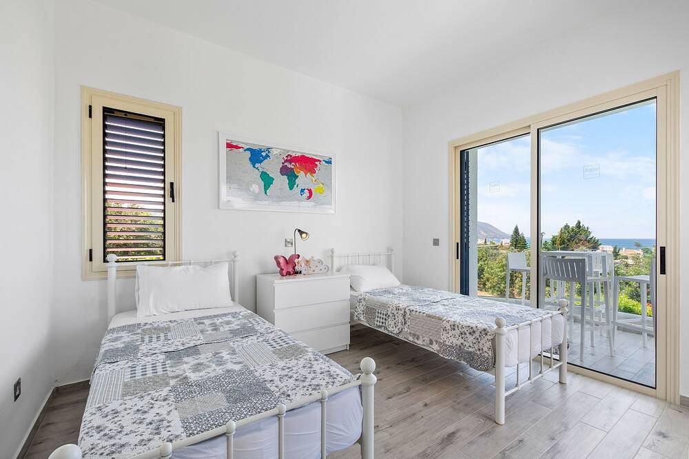 Villa Latchi Marina 21 -  a villa that sleeps 6 guests  in 3 bedrooms in Südzypern