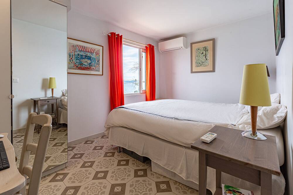 Villa Pieds Dans L'Eau, 2 à 10 personnes,calme, 200 m village, Vue panoramique in Théoule-sur-Mer, Massif de l'Esterel