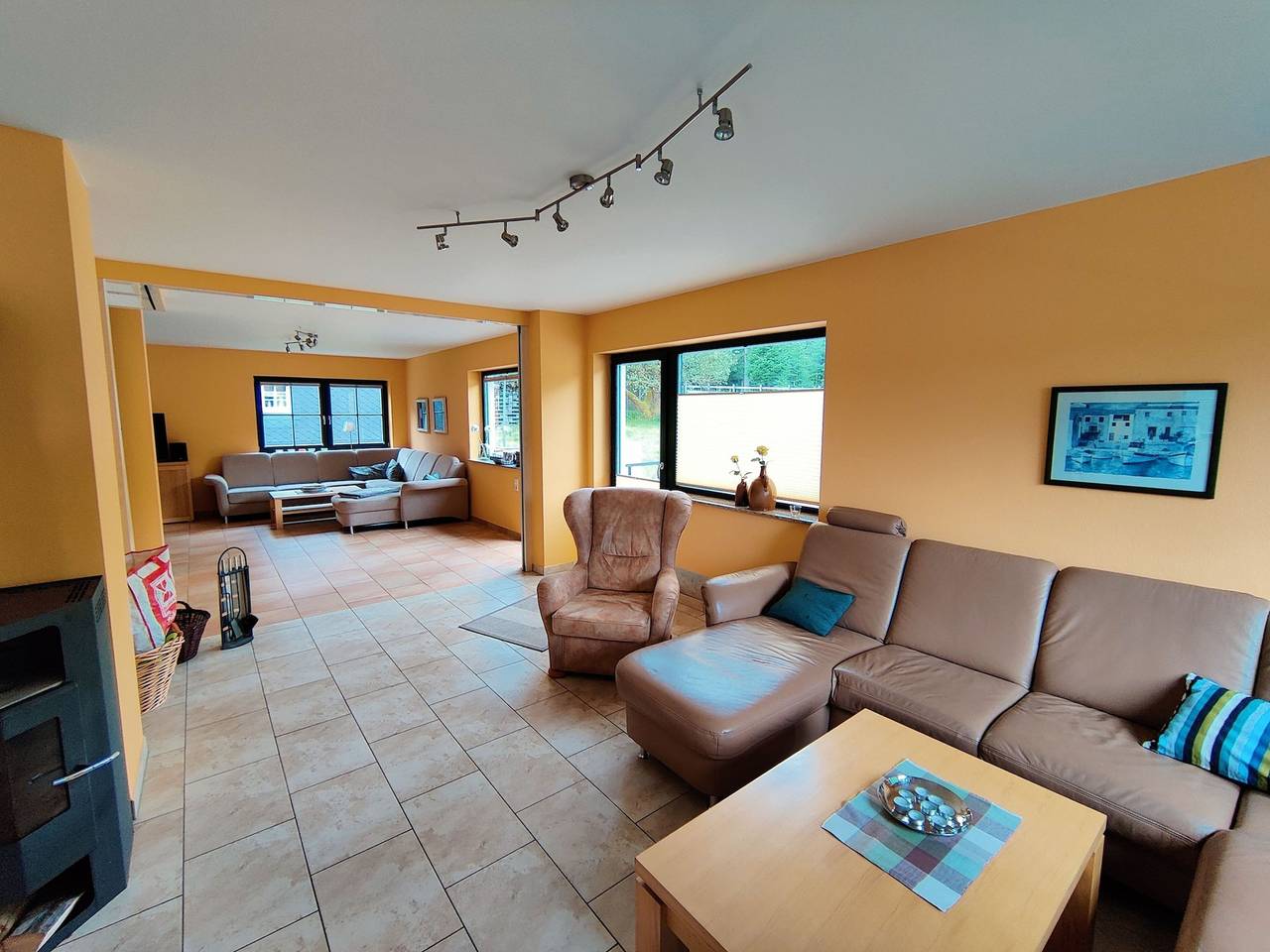 Spacious semi-detached house with wood stove located directly on the Rennsteig in Sachsenbrunn, Rennsteig