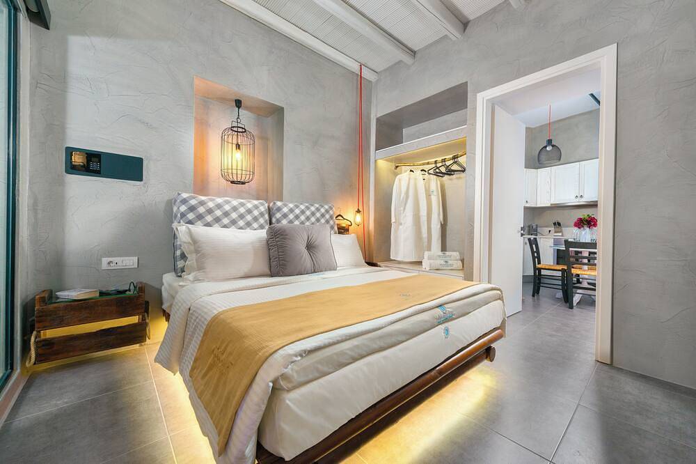 Luxury New villa just above Lindos main beach with sea view and outdoor jacuzzi in Lindos Beach, Lindos