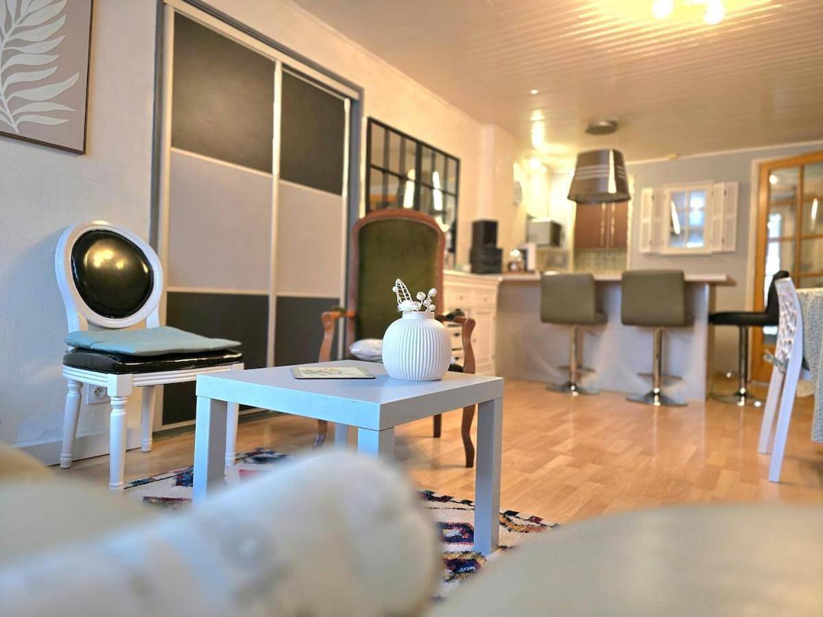 One-Bedroom House in Villaines-la-Juhel, Mayenne