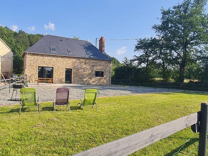 Maison d’hôte pour 2 personnes, avec Terrasse et Jacuzzi ainsi que Jardin et Vue