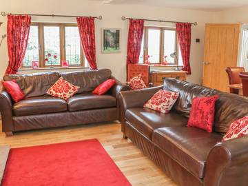 Log Cabin for 7 People in Shropshire, Midlands, Photo 3