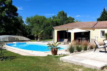 Location de vacances pour 18 personnes à Lézan