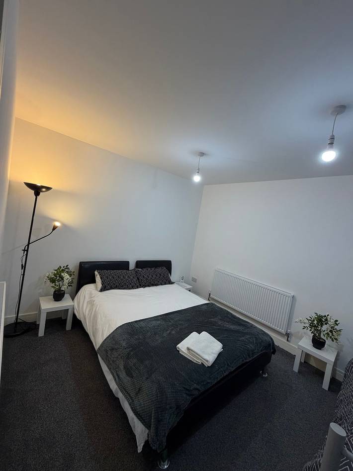 Entire apartment, 1 bedroom flat apartment with hot tub on the balcony & city view, sleeps 4ppl in Boscombe, Bournemouth
