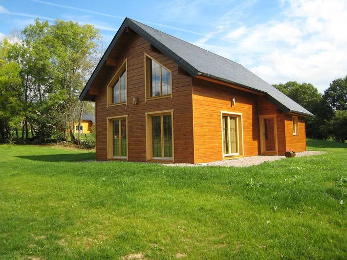 Geräumiges Chalet im Morvan mit Kamin und Teich, Haustiere erlaubt in Gouloux, Naturpark Morvan