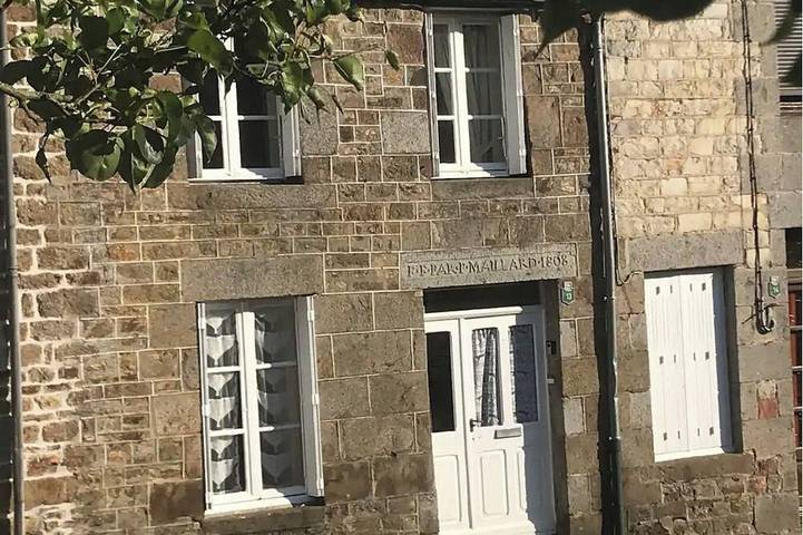 Location de vacances pour 11 personnes, avec terrasse à Lonlay-l'Abbaye