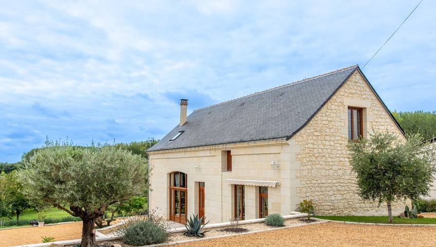 Gîte pour 10 personnes, avec jardin ainsi que terrasse et vue sur le lac, animaux acceptés