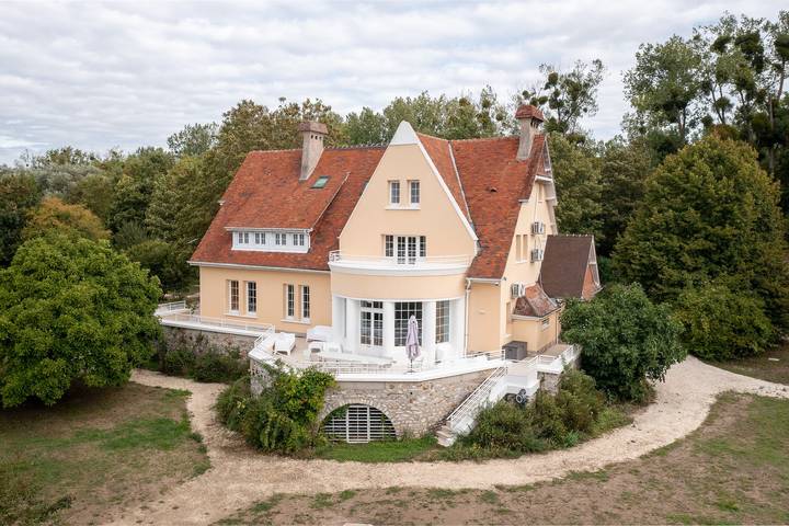 Location de vacances pour 15 personnes, avec Jacuzzi ainsi que Terrasse et Jardin à Mareuil-lès-Meaux