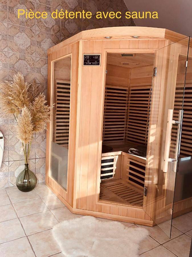 Appartement entier, Chez Lilly & Cie 10 à 12 personnes avec sauna et piscine in Saint-Martin-d'Ablois, Marne