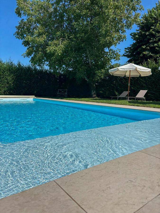 B&b per 2 persone, con Terrazza e Giardino nonché Piscina e Panorama a Villafranca di Verona