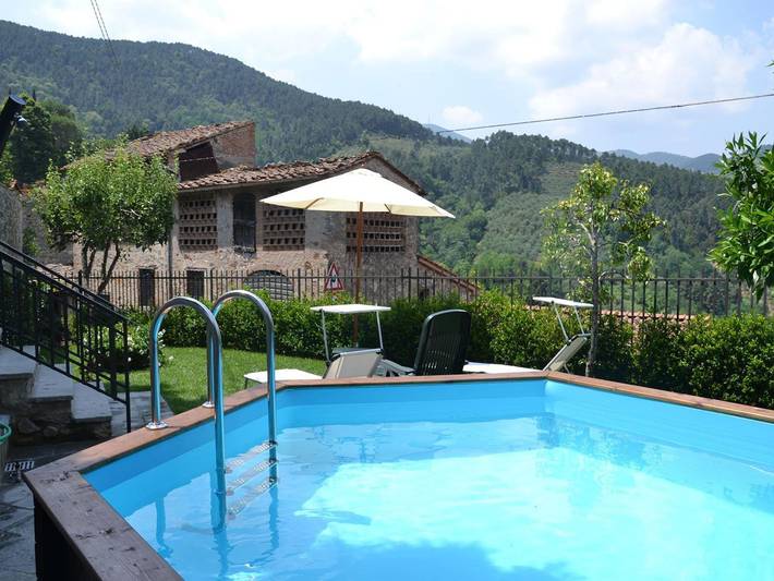 Agriturismo per 6 persone, con Giardino e Piscina a Capannori