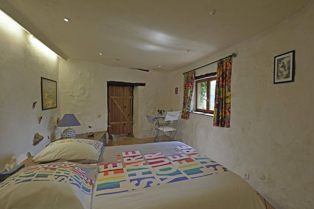 Villa in Pyrenees with Stunning Mountain Views in Fenouillet, Parc naturel régional Corbières-Fenouillèdes