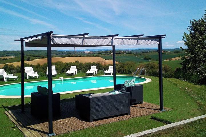 Location de vacances pour 14 personnes, avec jardin et piscine à Villautou