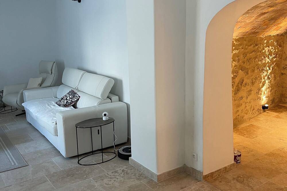 Mas Provencal 10 - 12 persons with swimming pool in Fontaine de Vaucluse in Fontaine-de-Vaucluse, Vaucluse