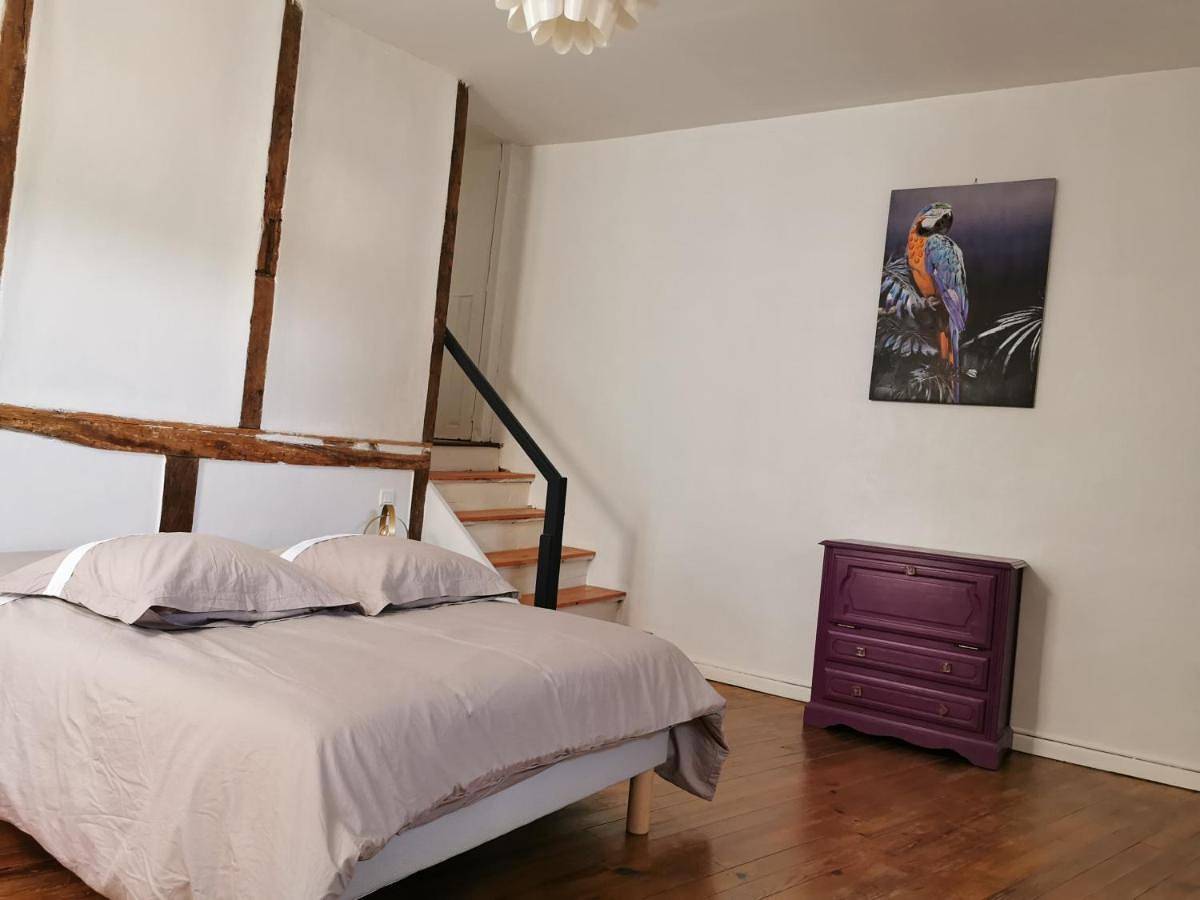 Appartement entier, Two-Bedroom Apartment in Lectoure, Gers