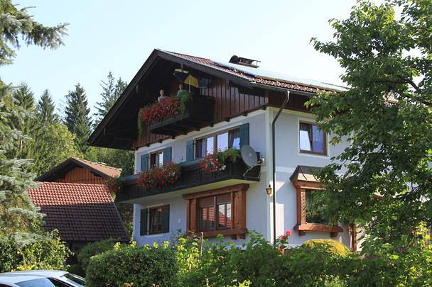 Ganze Ferienwohnung, Edith Grill, Ferienwohnungen & Privatzimmer - Ferienwohnung 1 Bergblick in Dachsteingebirge, Bad Goisern am Hallstättersee