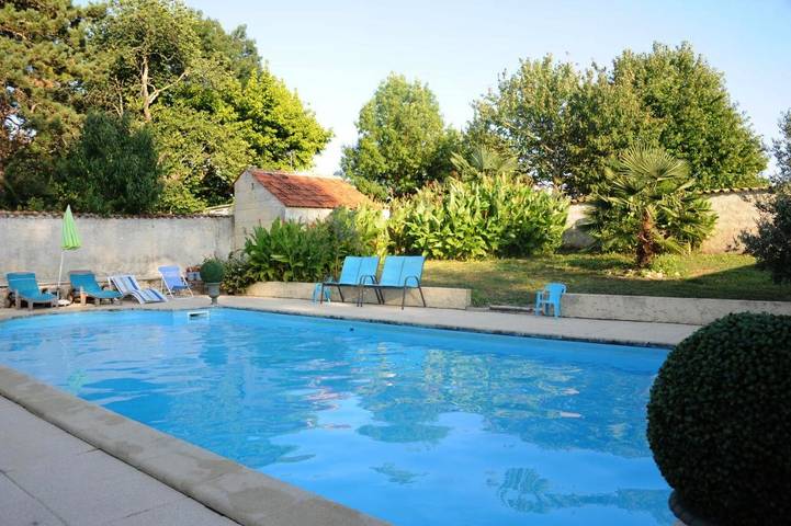 Location de vacances pour 6 personnes, avec jardin ainsi que piscine et vue à Allas-Bocage - 4