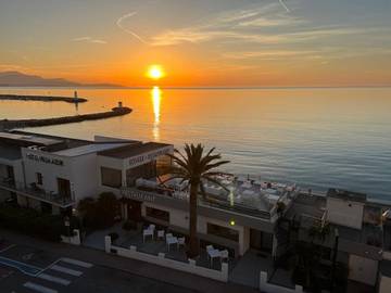Gîte pour 2 personnes, avec terrasse et vue dans Plage de la Pierre au Tambour