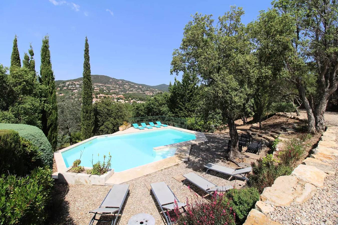 Villa pour 8 personnes avec piscine privée à La Londe-Les-Maures in La Londe-les-Maures, Côte méditerranéenne (France)