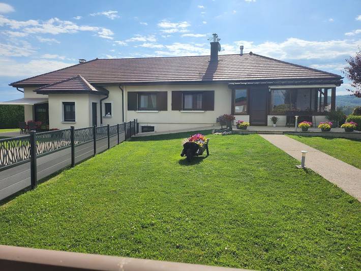 Gîte pour 4 personnes, avec terrasse dans Ouvans