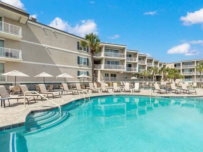 Vacation rental for 4 people, with pool and balcony/terrace in Tybee Island