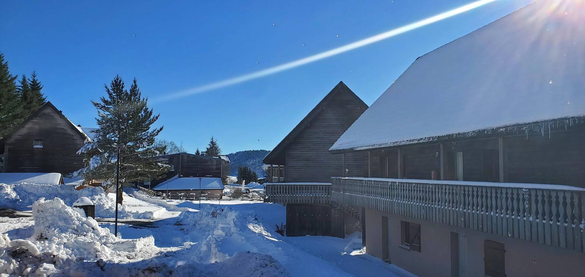Entire apartment, Holiday apartment for 6 people with terrace in Super Besse, Besse-et-Saint-Anastaise