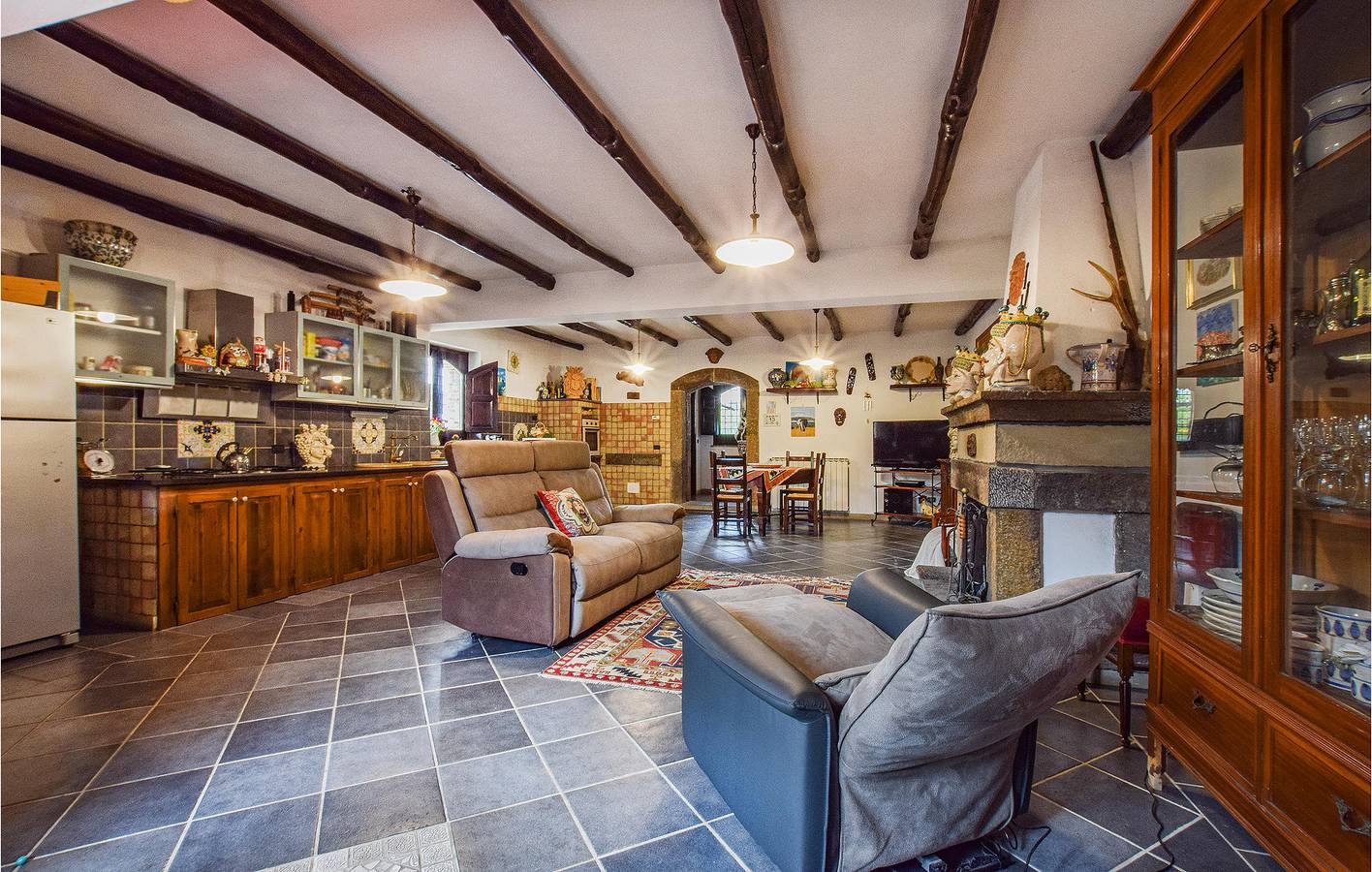 Luxuriöse 240qm Wohnung: Parkplatz, AC, Pool & Küche - Gaggi in Gaggi, Messina Provinz