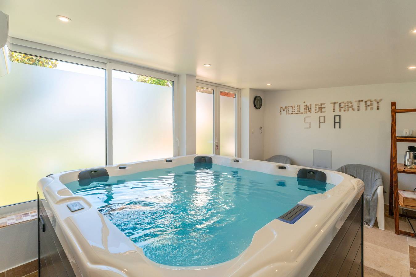 Appartement entier, Appartement 'Léonie' avec piscine partagée, Wi-Fi et climatisation in Avignon, Vaucluse