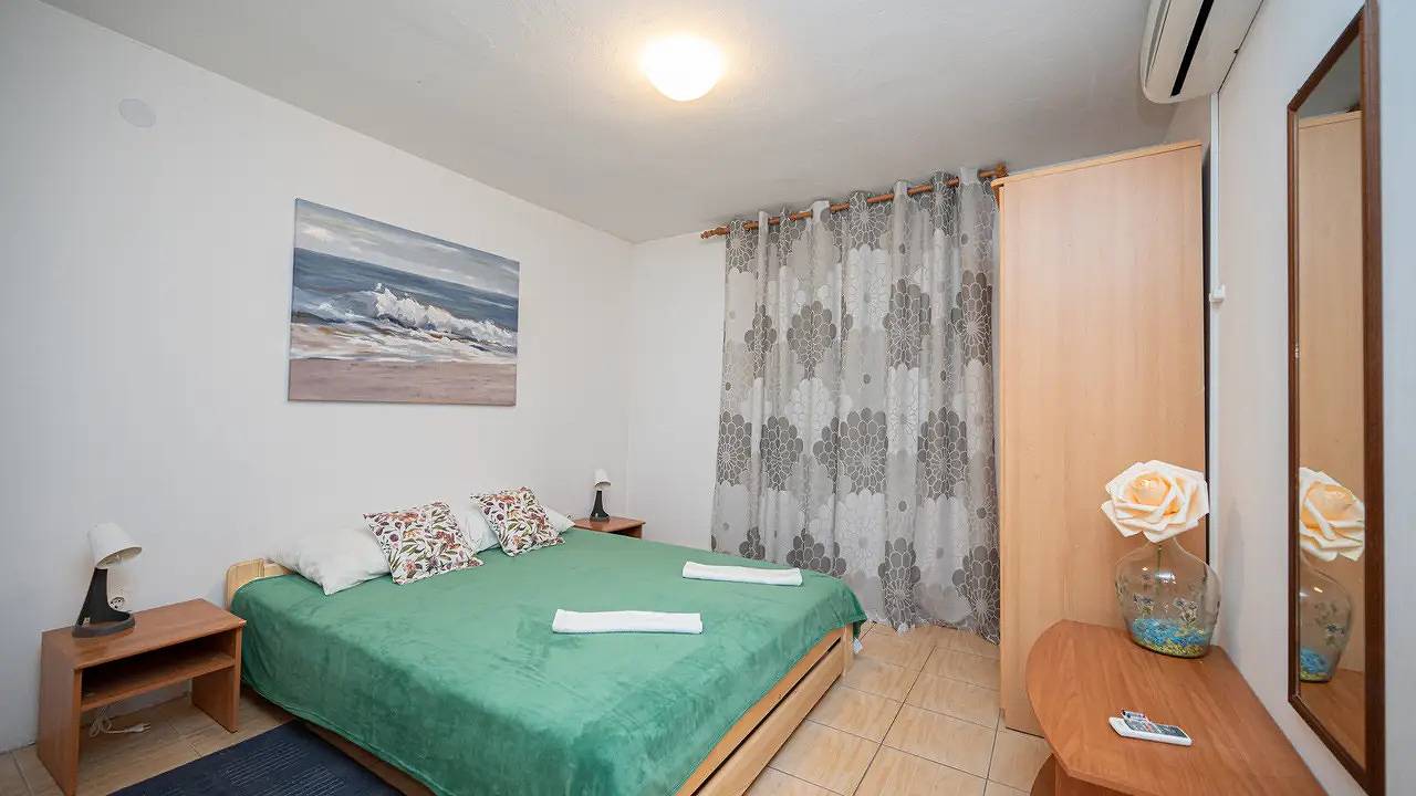 Całe studio, Studio dla 5 osób z taras in Pakoštane, Zadar