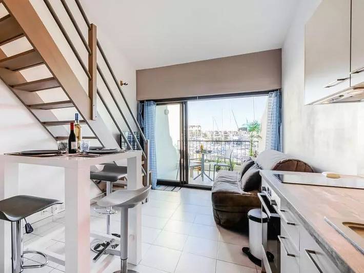 Gîte pour 4 personnes, avec terrasse dans Port des Marines de Cogolin