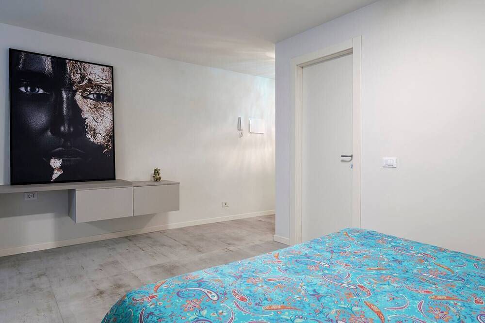 Ganze Wohnung, [Essenza Moderna] City Center + Relax in Brescia, Gardasee-Berge