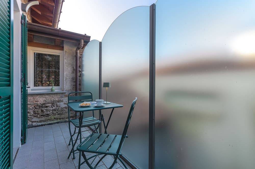 Geheel appartement, Village House \"Air & Water\" on Lake Maggiore in Maccagno, Maccagno con Pino e Veddasca