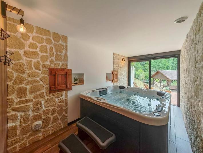 Location de vacances pour 6 personnes, avec Jacuzzi et Terrasse ainsi que Jardin et Vue à Bionville