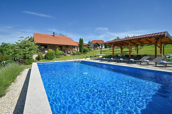 Ferienhaus für 11 Personen, mit Whirlpool und Balkon