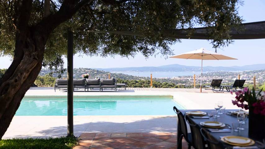 Villa voor 15 personen, with terras and tuin as well as zwembad in Sainte-Maxime