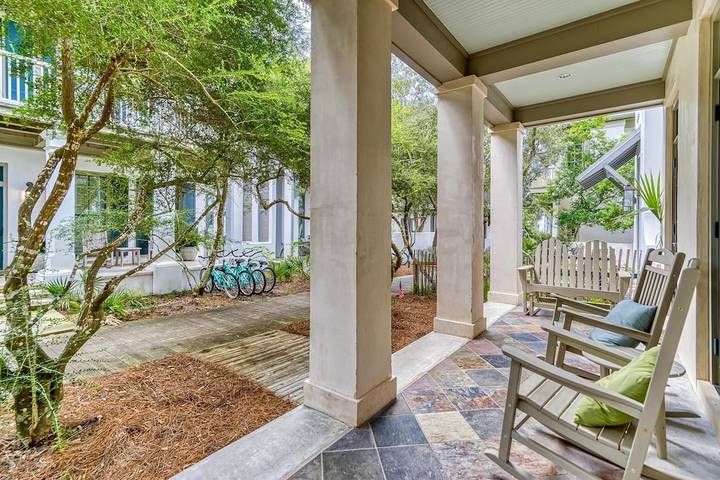 Vacation rental for 8 people, with pool and yard as well as balcony in Rosemary Beach