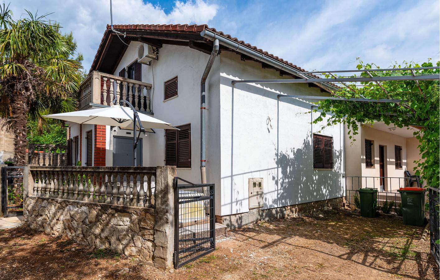 Ganze Ferienwohnung, Gemütliche Ferienwohnung mit Terrasse, WLAN und Parkplatz – 2 km bis zur Küste in Obrovac, Zadar