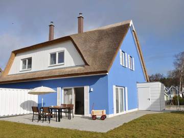 Ferienhaus für 7 Personen, mit Sauna und Seeblick sowie Terrasse und Garten, kinderfreundlich in Breege