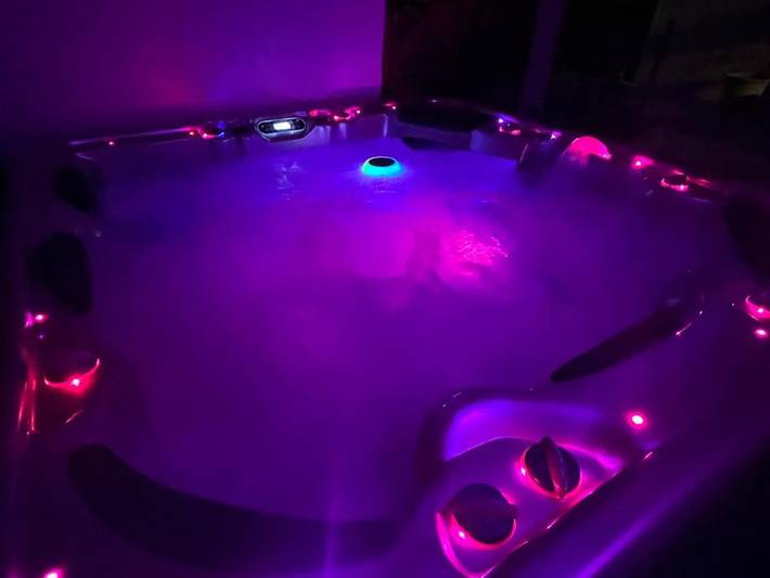 Gîte pour 2 personnes, avec piscine et jardin ainsi que terrasse et jacuzzi à Paulhan (Hérault) - 3