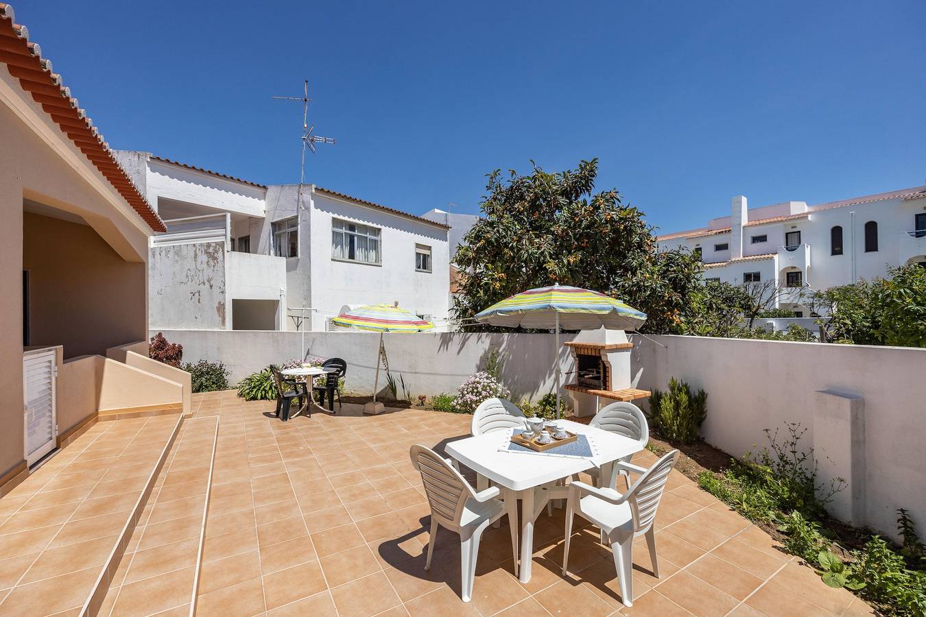 Holiday Home Casa Bege T1 with Shared Pool, Shared Garden, Terrace & Wi-Fi in Praia do Burgau, Parque Natural do Sudoeste Alentejano e Costa Vicentina