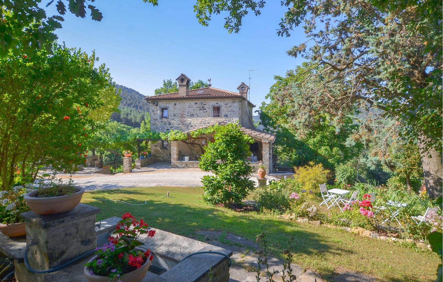 Gemütliche Wohnung mit Pool und Parkplatz, 2 km von Pieve Santo Stefano in Pieve Santo Stefano, Valtiberina