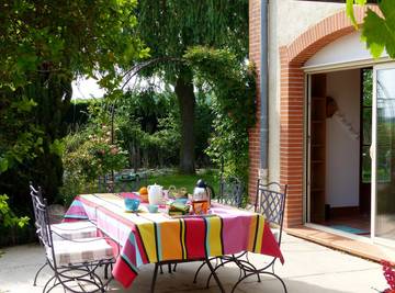 Gîte pour 5 personnes, avec piscine ainsi que jardin et terrasse à Mazères