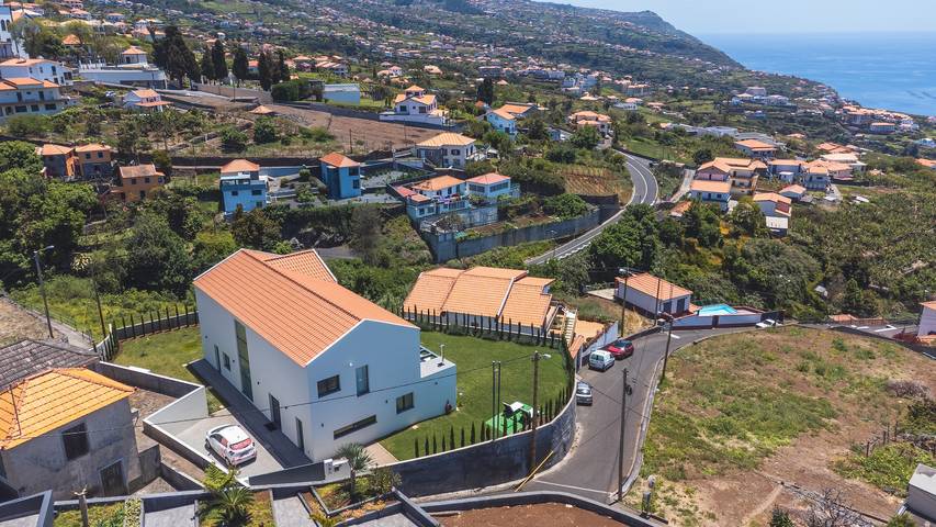 Location de vacances pour 12 personnes, avec jacuzzi et jardin dans Estreito da Calheta - 2