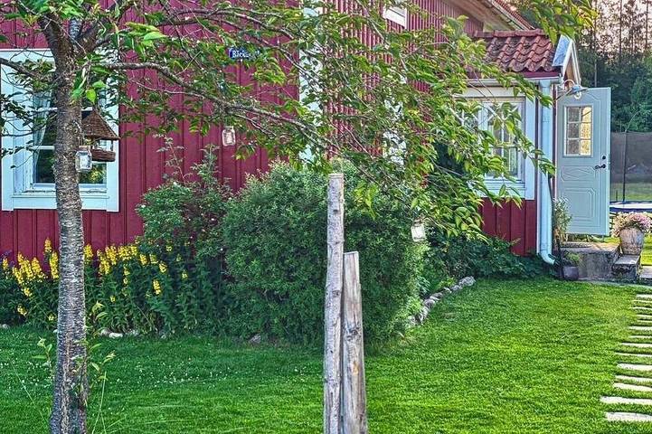 Tranquil 3-bedroom house for a peaceful getaway with sauna and jacuzzi. in Borås, Västergötland